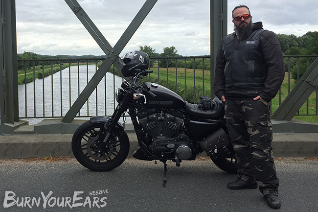 Ben mit seiner Harley Sportster