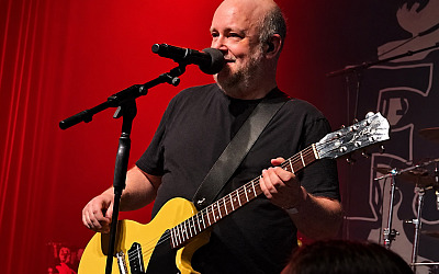 Hans Roofthooft (51), Sänger und Gitarrist bei F.O.D. mit zwei Soloalben, textet am liebsten über Dinge, die um ihn herum geschehen. „Vielleicht ein bisschen zu persönlich“, wie er meint.