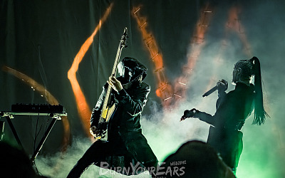 SKYND sind Sängerin Skynd und Multiinstrumentalist Father