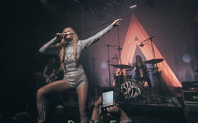 BLUES PILLS' Elin Larsson live in Berlin 