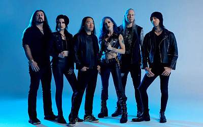 DRAGONFORCE sind jetzt zu sechst: Alissa White-Gluz steigt als neue Frontsängerin ein.