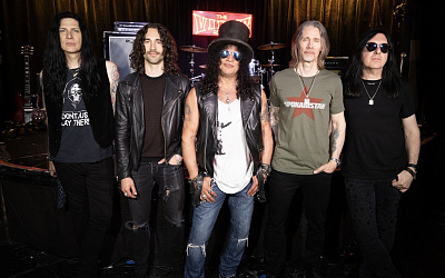 SMKC (v. l.): Todd Kerns, Frank Sidoris, Slash, Myles Kennedy und Brent Fitz