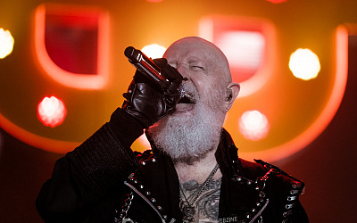 Metal-Geschichte live: Rob Halford gibt mit JUDAS PRIEST sein Reload-Debüt.