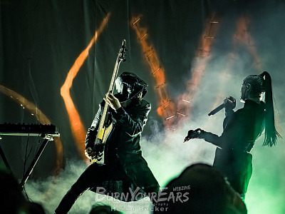 SKYND sind Sängerin Skynd und Multiinstrumentalist Father
