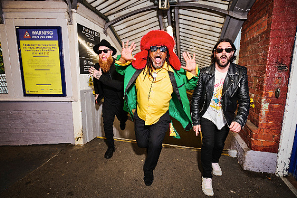 Die walisischen Jungs von SKINDRED