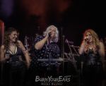 MARILLION in Berlin: Steve Hogarth mit Sängerinnen