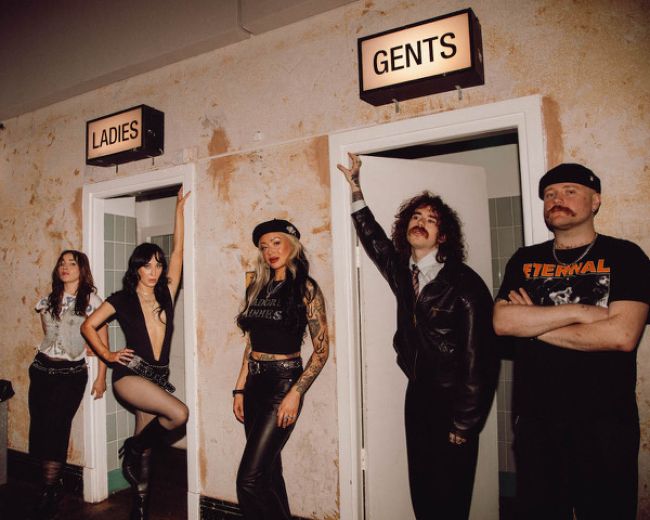 Leicesters temperamentvolle Punkrock-Band JOOLS