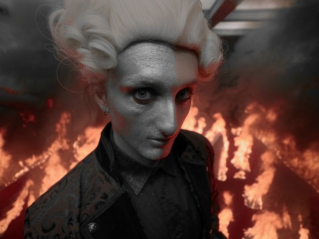 Szene aus dem LOVE GHOST - Video zu „Rock Me Amadeus“