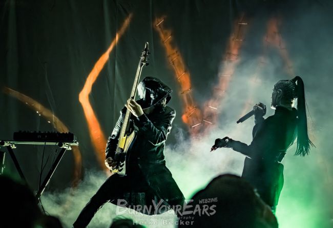 SKYND sind Sängerin Skynd und Multiinstrumentalist Father