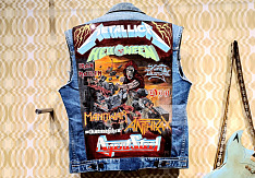 Ausstellung: "Heavy Metal in der DDR" Eines der Ausstellungsstücke: Die per Hand bemalte Kutte von Jens Müller