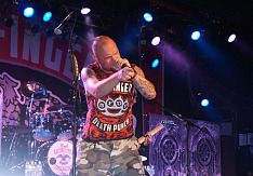 Five Finger Death Punch, Upon A Burning Body & Pop Evil - Große Freiheit 36, Hamburg