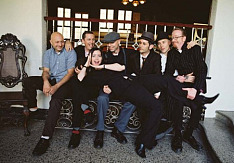 Flogging Molly - Interview mit Gitarrist Dennis zur DVD 'Whiskey On A Sunday'
