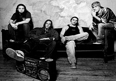 E.Town Concrete - Interview mit Sänger Anthony Martini Review